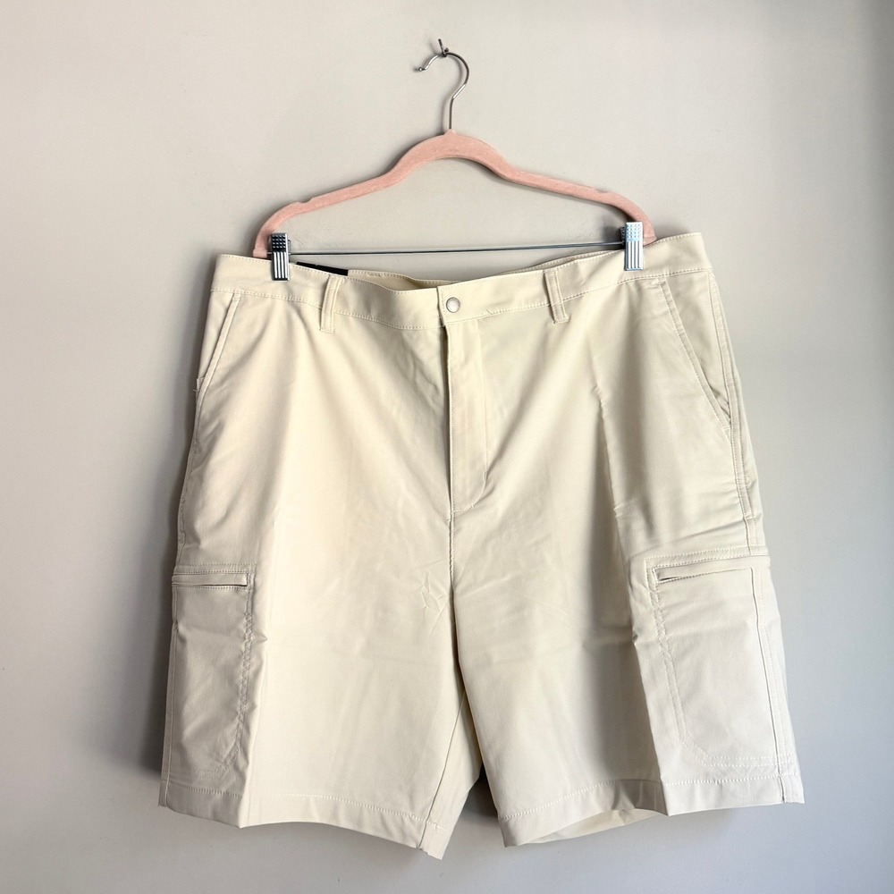 Chaps Performance Engineering Shorts Mens 42 Stone Beige Flat Front 9 Inseam NEW